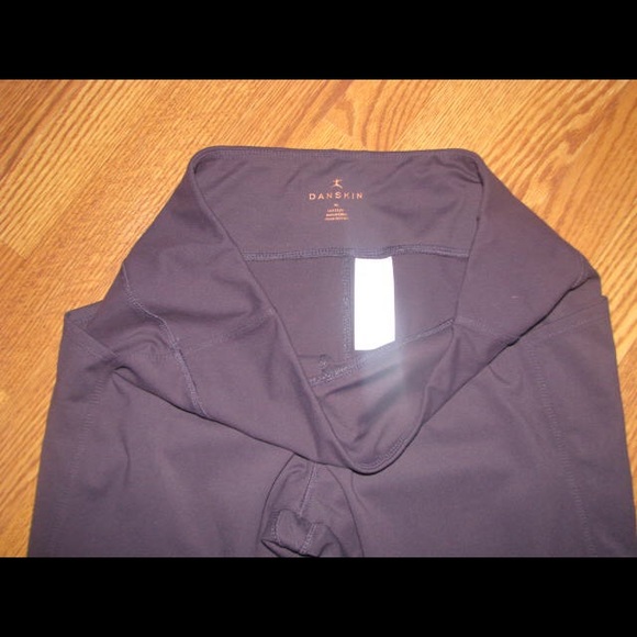 Danskin Workout Exercise Yoga Pants Size XL NWOT - Picture 2 of 3